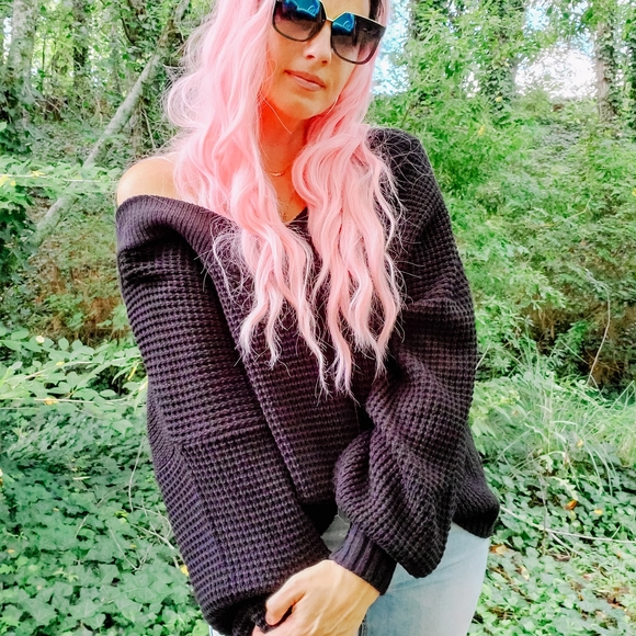 Black waffle double V sweater NWT - Picture 5 of 5